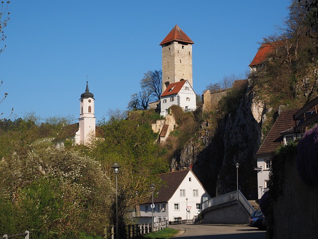 正确的石头 当地社区 村庄 Alb Donau - 上的免费照片