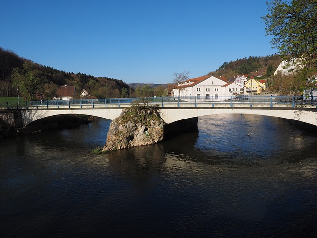 正确的石头 当地社区 村庄 Alb Donau - 上的免费照片