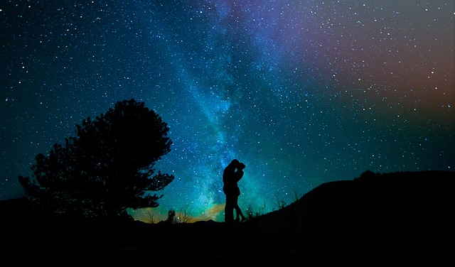 人们 恋人 夜空 - 上的免费照片