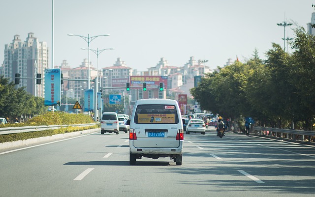 公路 汽车 城市 - 上的免费照片