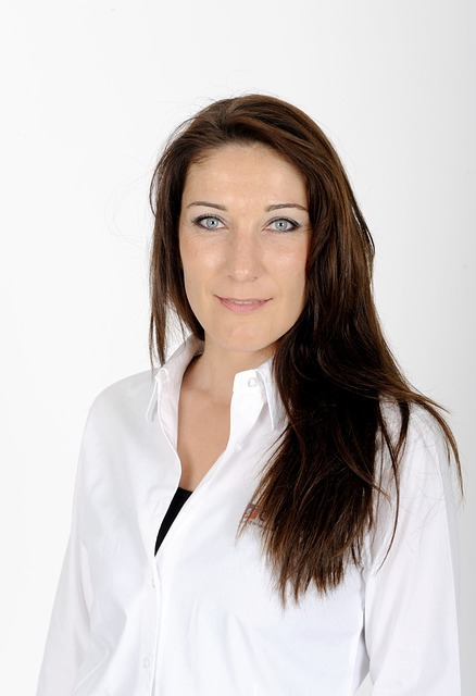 女主人 女子 肖像 - 上的免费照片