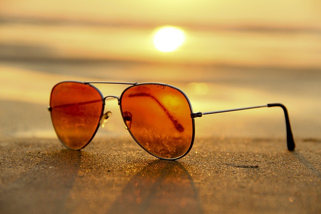 日落 海滩 太阳镜 - 上的免费照片