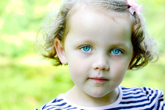 小姑娘 蓝眼睛 孩子 - 上的免费照片