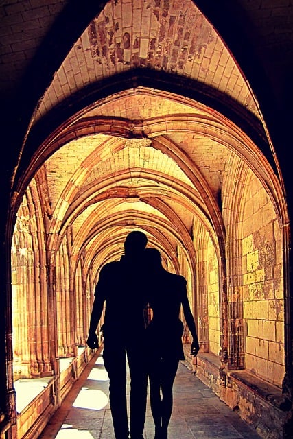 很少 人们 柱廊 - 上的免费图片