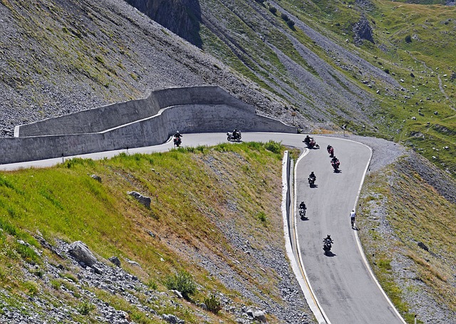 经过 骑自行车的人 Stelvio 枷锁 - 上的免费照片