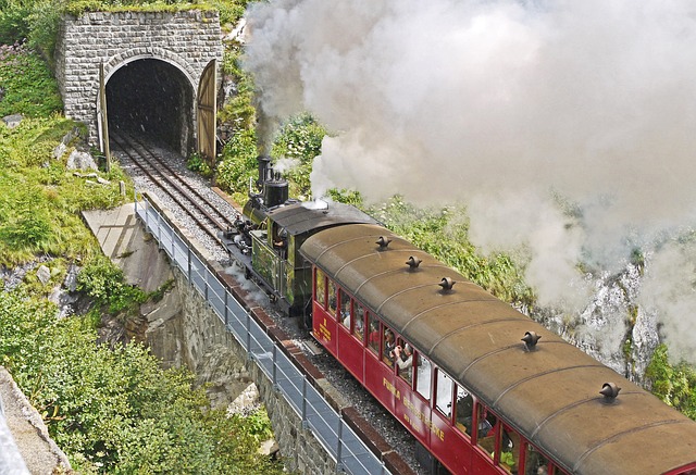 蒸汽火车富尔卡山脉 隧道 入口 - 上的免费照片