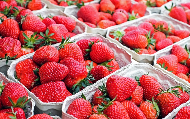 草莓 水果 市场 - 上的免费照片
