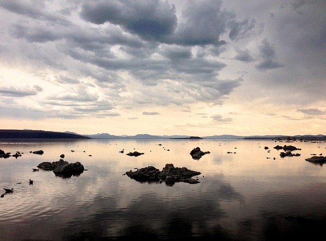 湖 反射 莫诺湖 - 上的免费照片