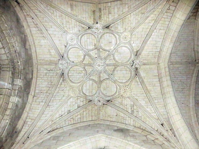 法国 Coucy-Le-Chateau 教堂 - 上的免费照片