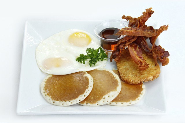美式早餐 早餐菜单 蛋 - 上的免费照片