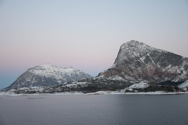 挪威 沿海 山 - 上的免费照片