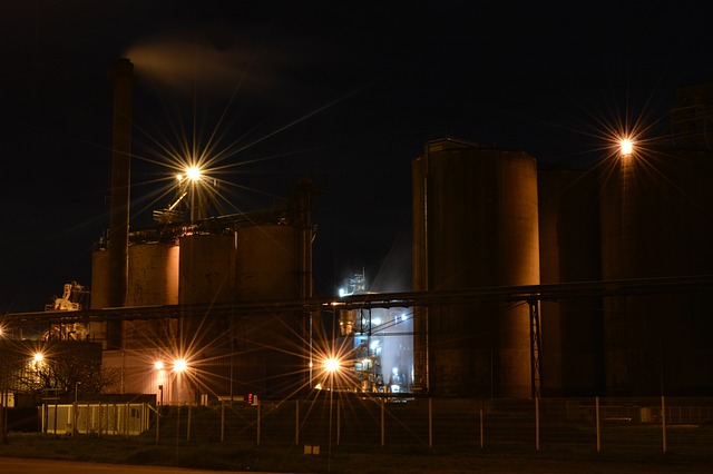 行业 工业区 夜晚 - 上的免费照片