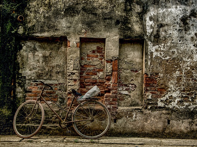 自行车 墙 人行道 - 上的免费照片
