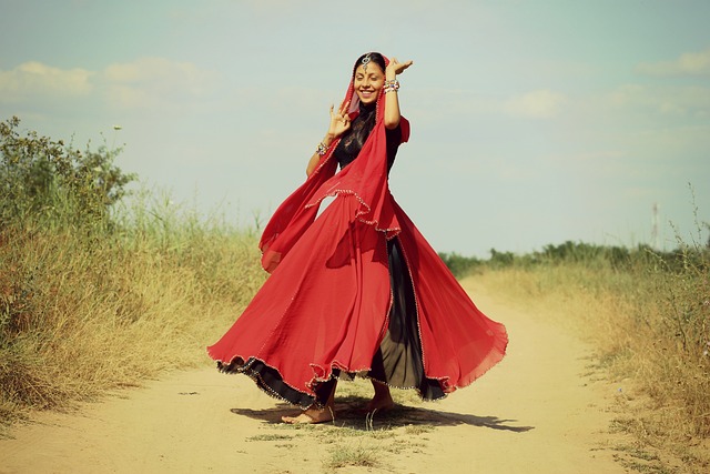 女孩 印度人 舞蹈 - 上的免费照片