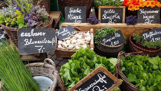 市场 正站着 蔬菜 - 上的免费照片