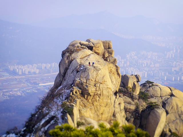 万丈峰 岩壁 - 上的免费照片