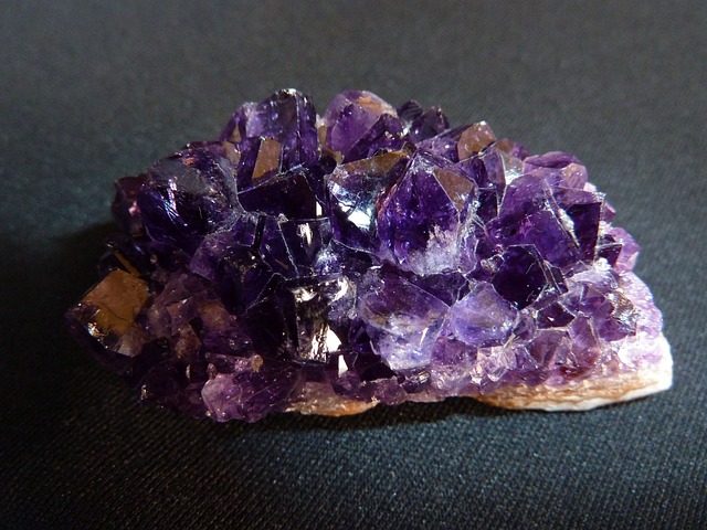 紫晶 紫色 水晶洞 - 上的免费照片