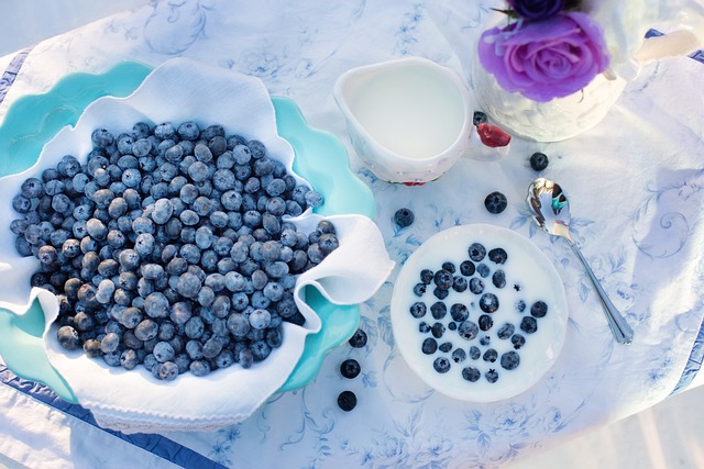 蓝莓 牛奶 早餐 - 上的免费照片