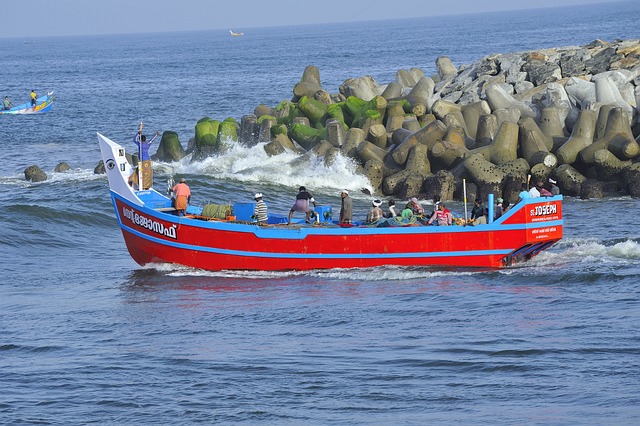 渔船 佩鲁马图拉海滩 丰富多彩的 - 上的免费照片