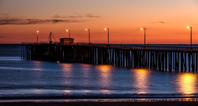 海滩 木板路 日落 - 上的免费照片