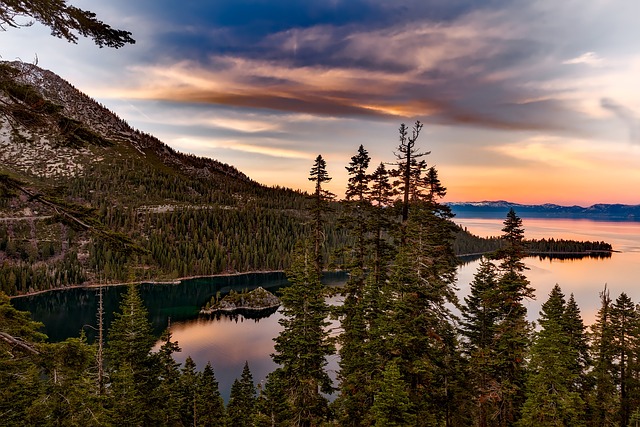 湖 树木 山 - 上的免费照片