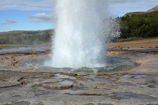 喷泉 Strokkur 冰岛 - 上的免费照片