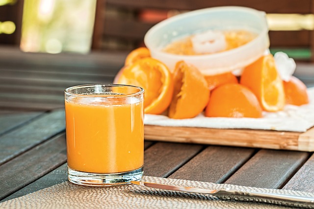 新鲜橙汁 挤压 提神醒脑 - 上的免费照片