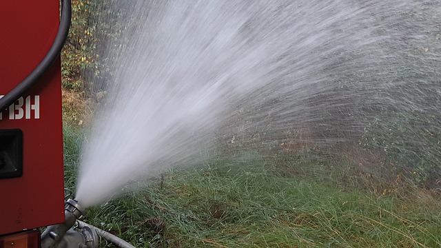 消防员 水 水射流 - 上的免费照片
