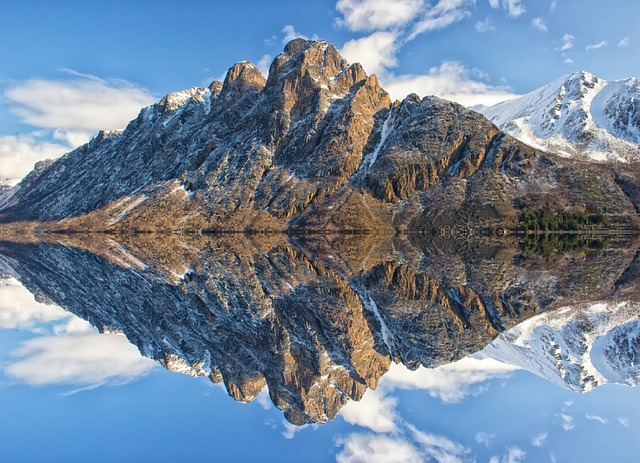 山 湖 反射 - 上的免费照片