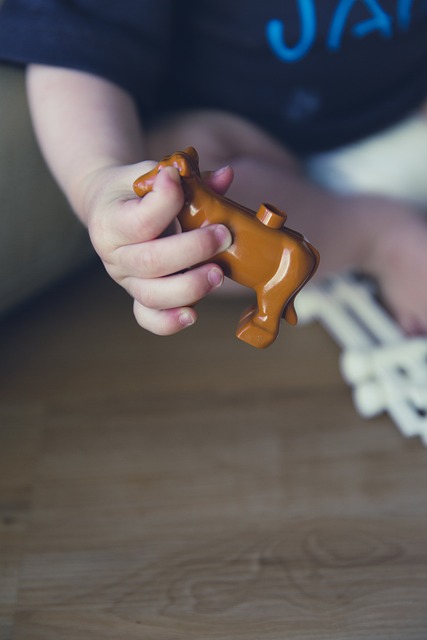 孩子 玩 奶牛 - 上的免费照片