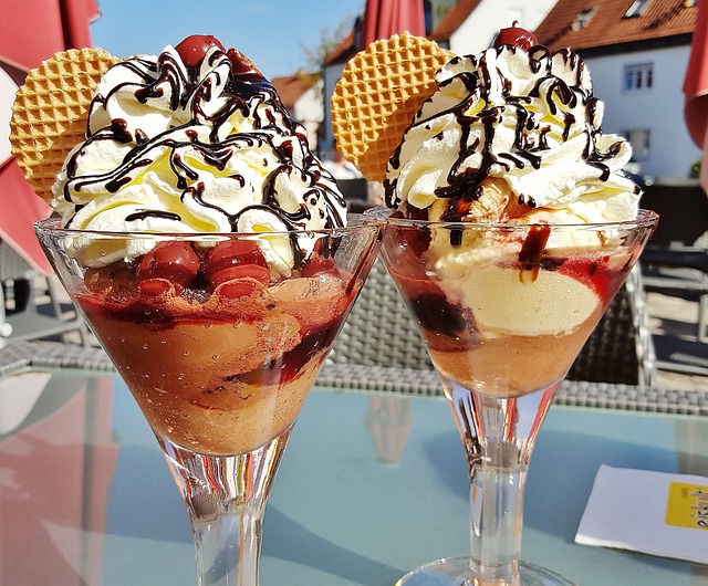 冰淇淋 奶油 浆果 - 上的免费照片