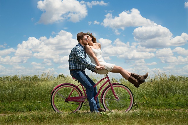夫妻 浪漫 自行车 - 上的免费照片