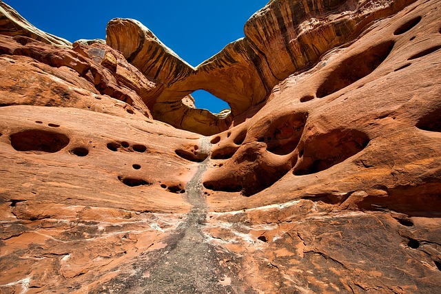 沙漠 岩层 侵蚀 - 上的免费照片