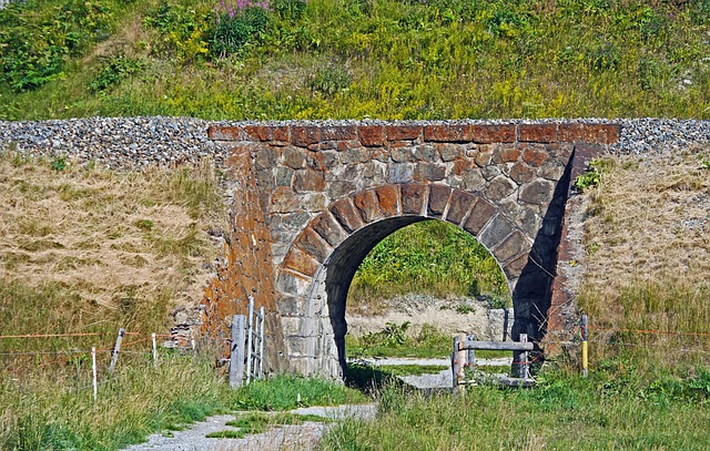 小石桥 铁路路堤 天然石 - 上的免费照片