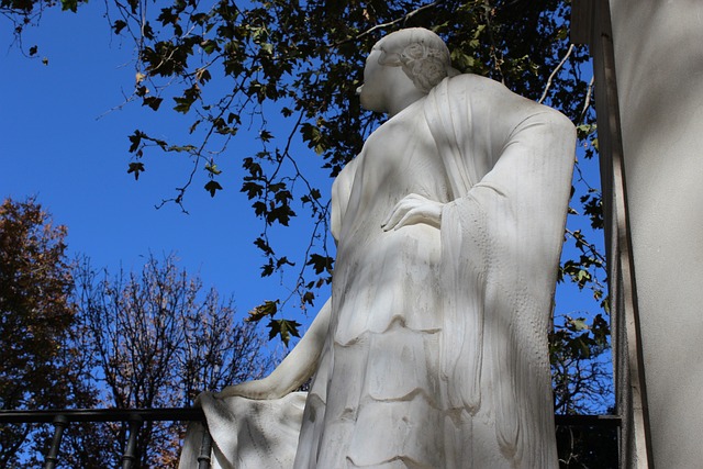 女人思考 雕塑 纪念碑 - 上的免费照片