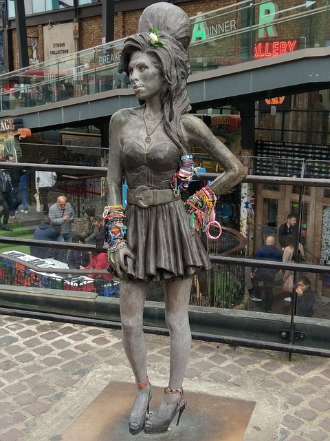 艾米·怀恩豪斯 雕像 卡姆登 - 上的免费照片