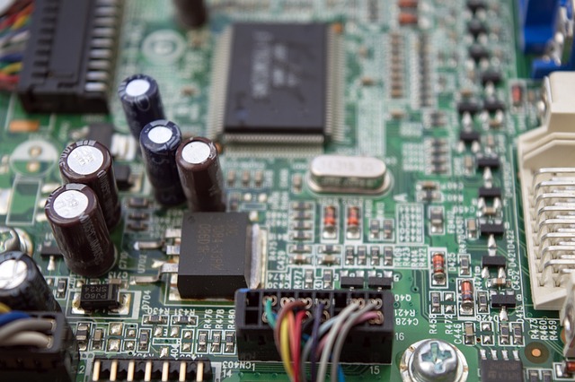 芯片 Pcb 电容器 - 上的免费照片