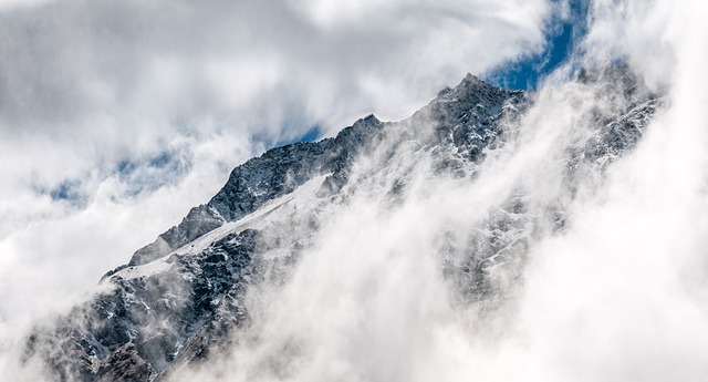 云 山 山峰 - 上的免费照片