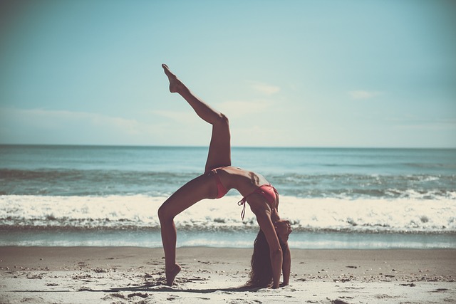 海滩 瑜伽 运动员 - 上的免费照片