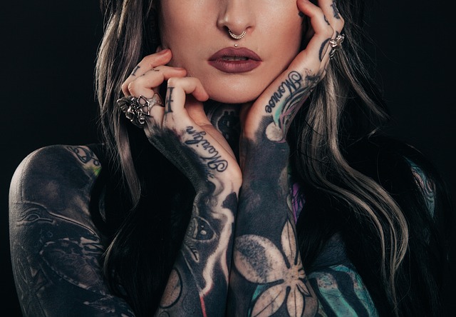 女士 纹身 人体艺术 - 上的免费照片