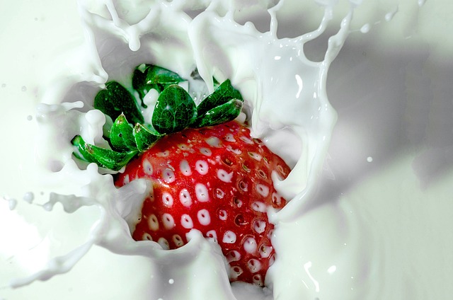 草莓 牛奶 溅 - 上的免费照片
