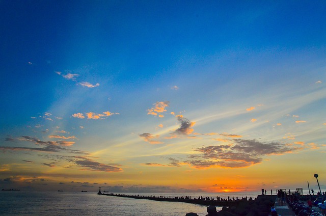 夕陽 日落 海邊 - 上的免费照片
