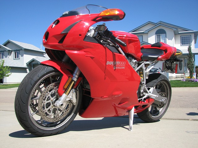 杜卡迪 Superbike 强大的 - 上的免费照片