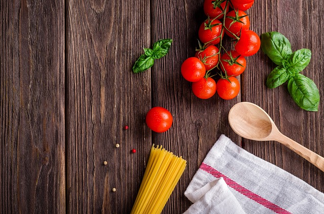意大利面 番茄 罗勒 - 上的免费照片