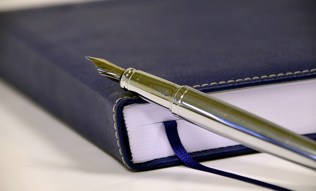 一本书 笔记本 写 - 上的免费照片