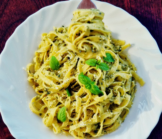 意大利面 面食在叉子 食物 - 上的免费照片