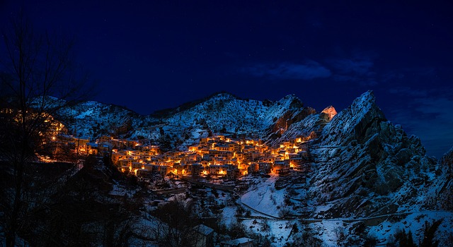 Castelmezzano的 镇 点亮 - 上的免费照片