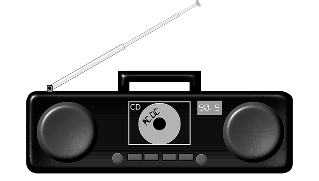 是 Cd 播放机 调频 - 免费矢量图形
