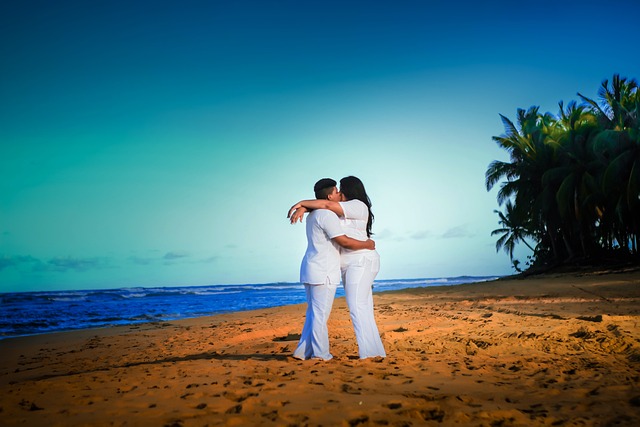 拥抱 奥马尔 · 梅迪纳多米尼加 梅迪纳，我坠入了爱河 - 上的免费照片