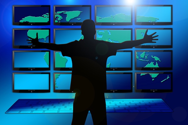 拥抱 显示器 男人 - 上的免费图片